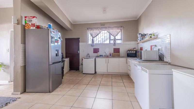 6 Bedroom Property for Sale in Kensington Western Cape